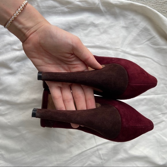 🎁🥂HP🥂🎁 Chanel Burgundy Suede Cap Toe Heels - Picture 4 of 12